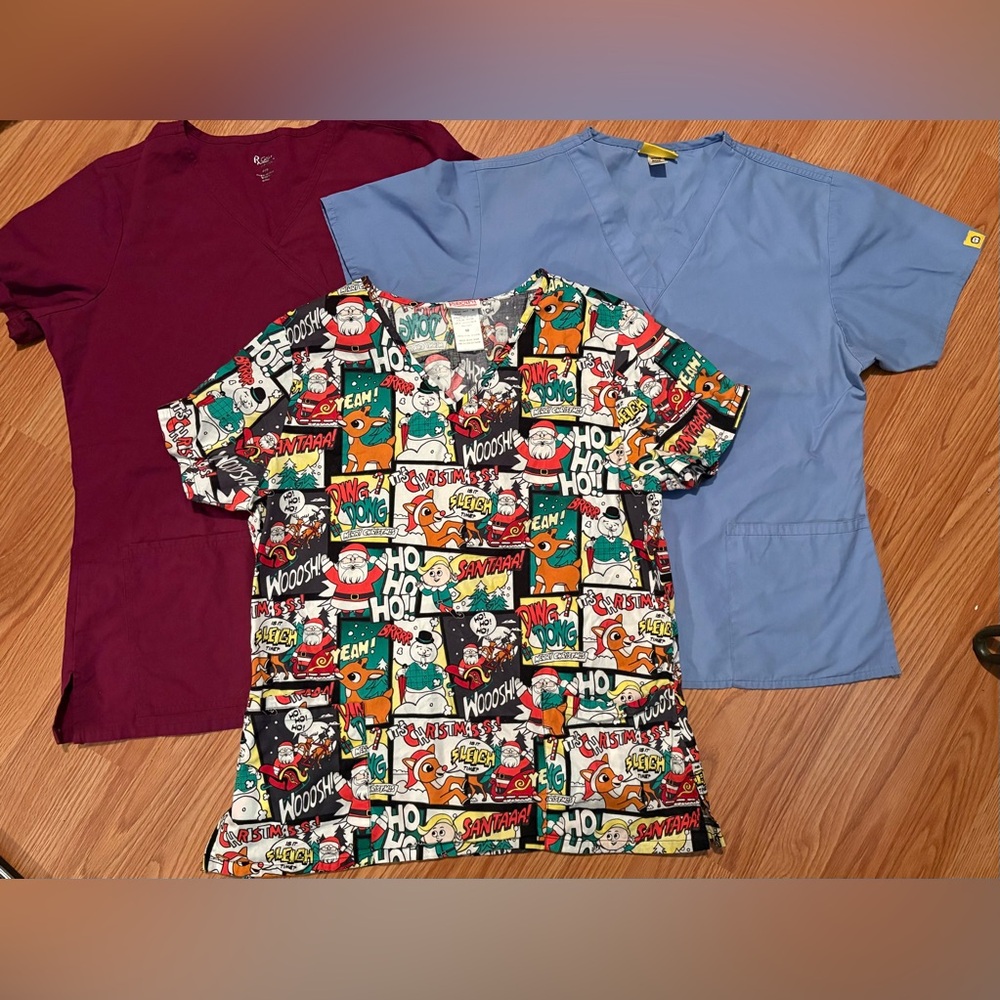 Bundle of 3 scrub tops - Picture 6 of 7